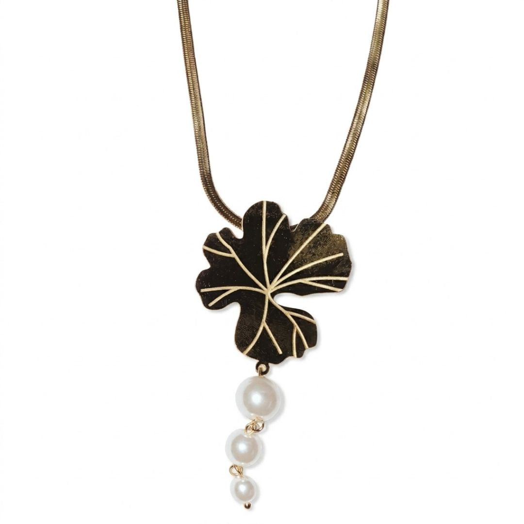 Calyra Necklace