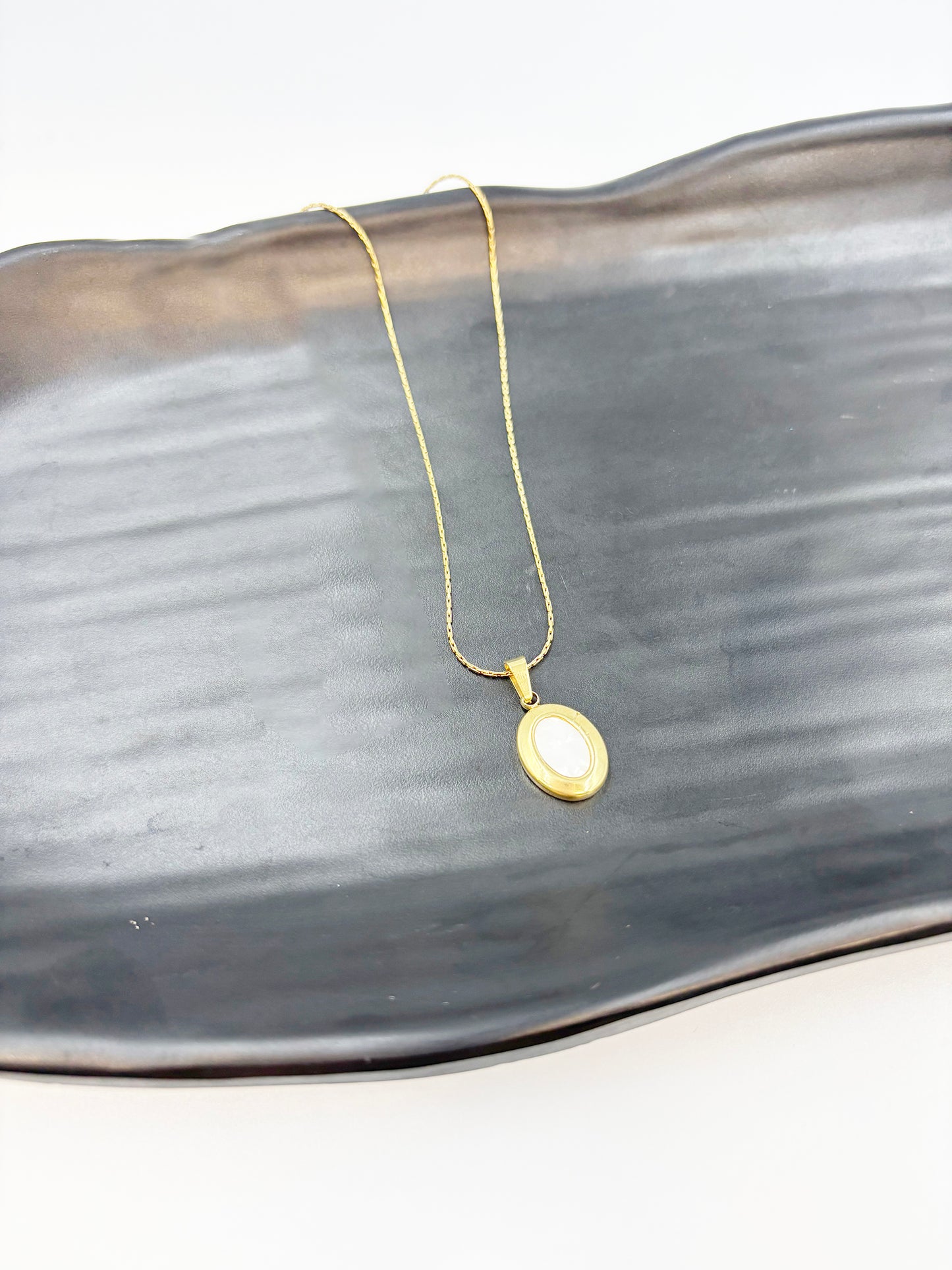 Omelle Golden Oval