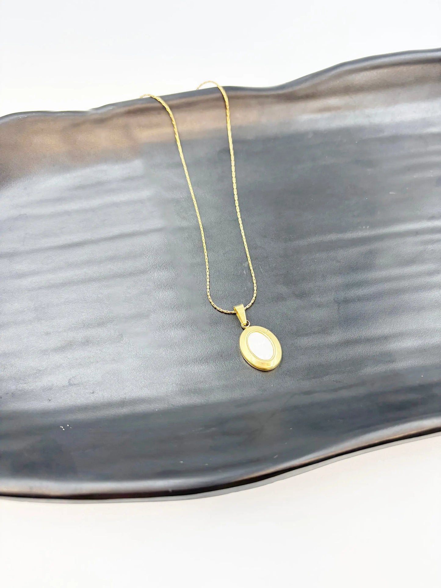 Omelle Golden Oval-Women's Necklace-Emberstone-Emberstone