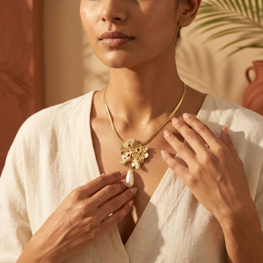 Elvara Shine Necklace