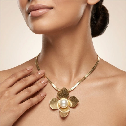 Auryn Necklace