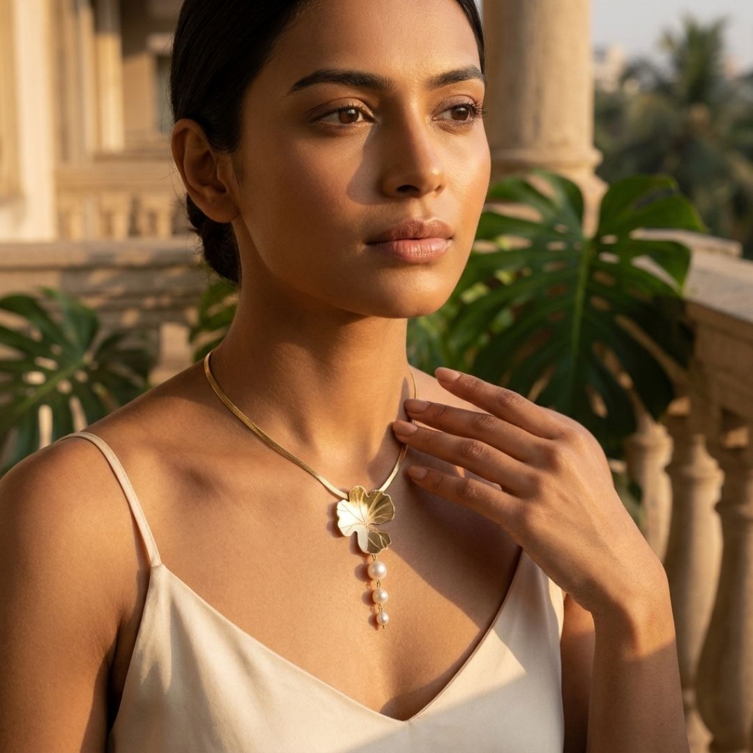 Calyra Necklace