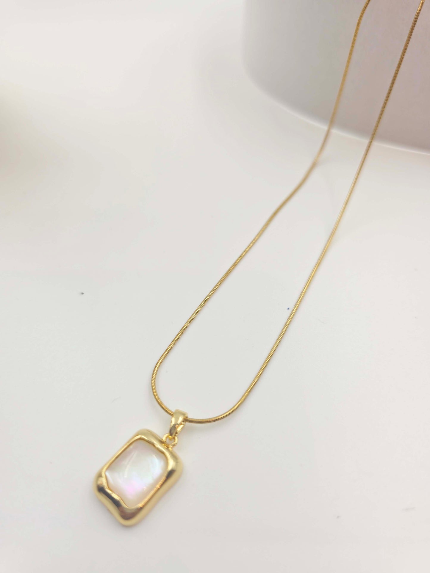 Veloria White Pearl