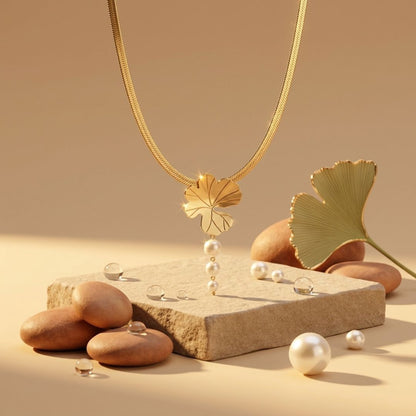 Calyra Necklace