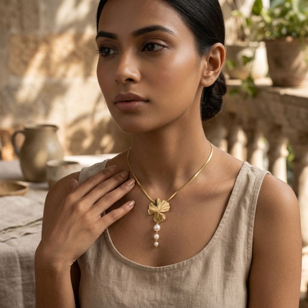 Calyra Necklace