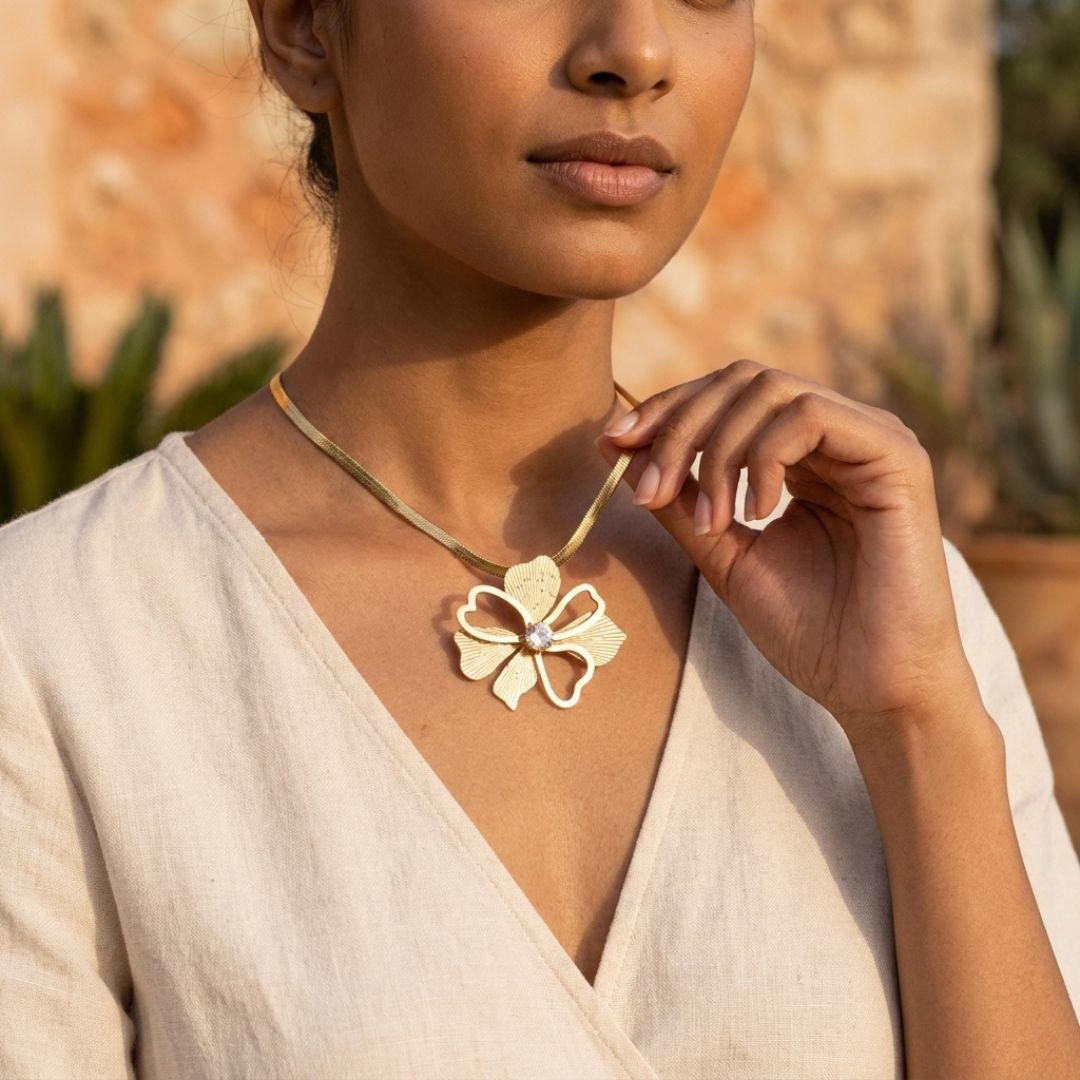 Aevra Glow Necklace