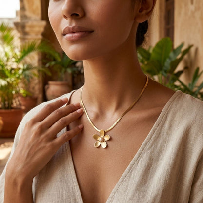 Elmira Gold Necklace