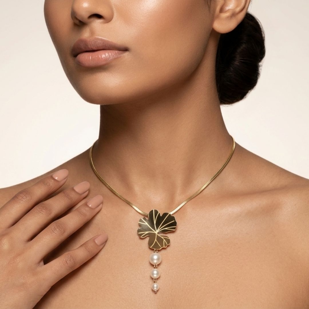 Calyra Necklace