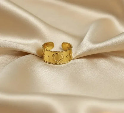 Avenza Ring - Emberstone
