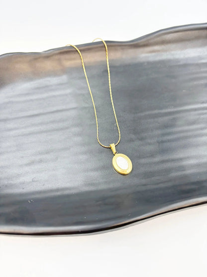 Omelle Golden Oval-Women's Necklace-Emberstone-Emberstone