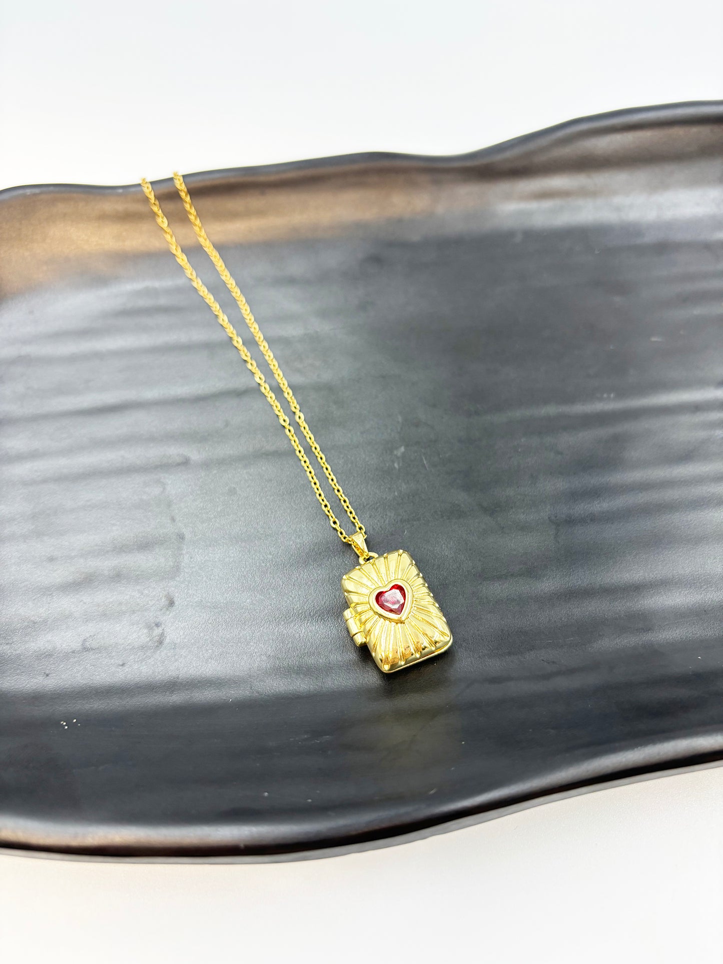 Belora Red Heart Openable Locket